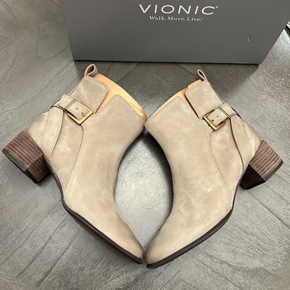VIONIC SIENNA WATERPROOF ANKLE BOOT (WOMEN) - STONE NUBUCK - Picture 8 of 9